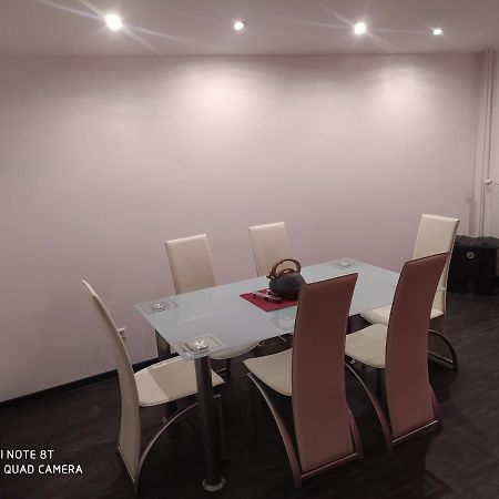 Park Villa Ferienwohnung Mit Pool Und 3 Schlafzimmer ユルツェン エクステリア 写真