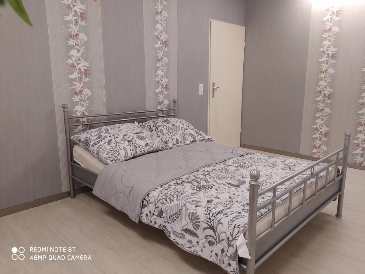 Park Villa Ferienwohnung Mit Pool Und 3 Schlafzimmer ユルツェン エクステリア 写真