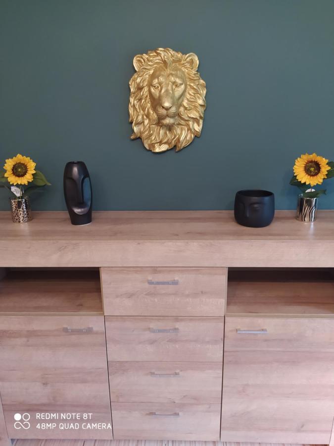 Park Villa Ferienwohnung Mit Pool Und 3 Schlafzimmer ユルツェン エクステリア 写真