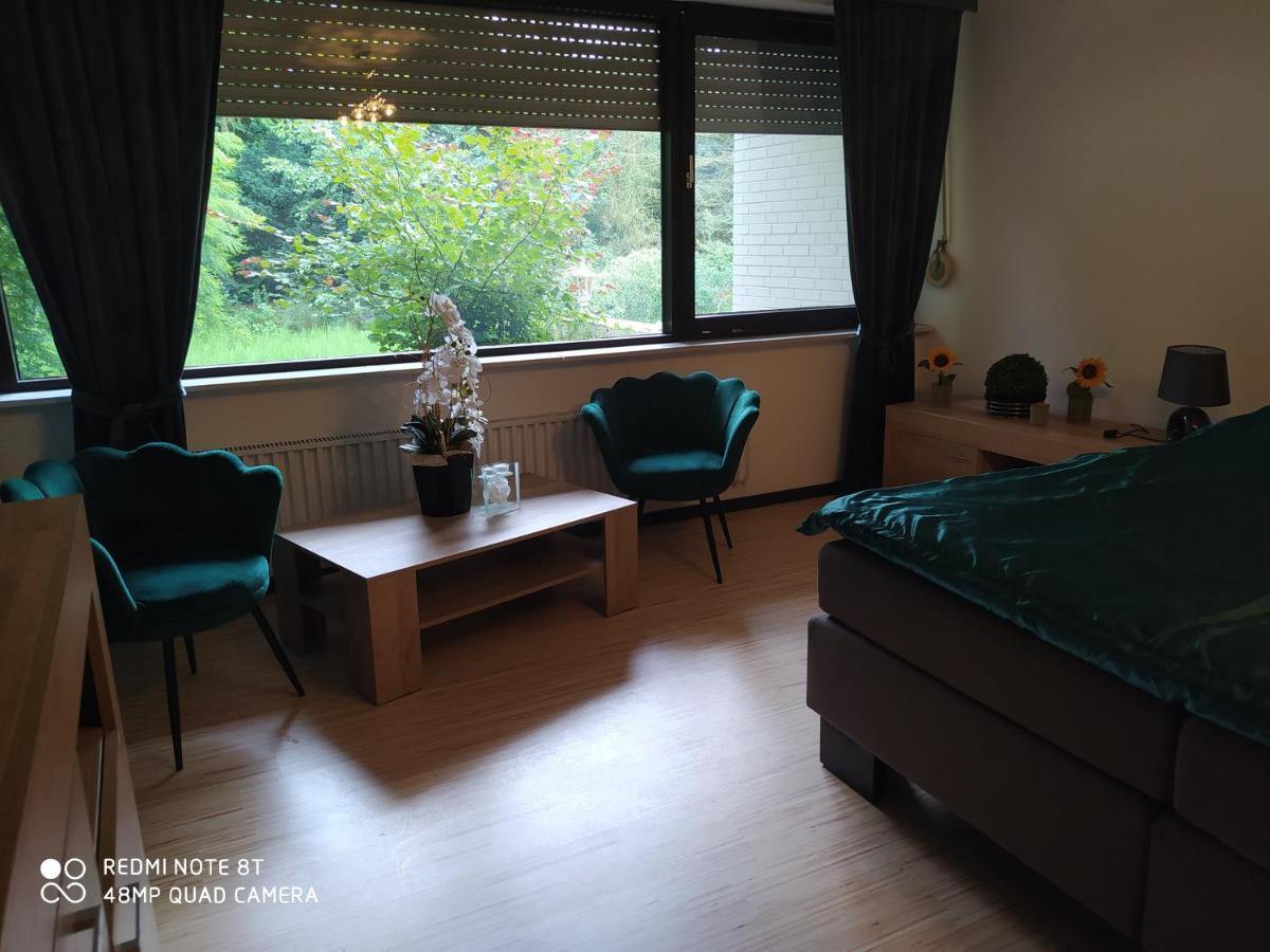 Park Villa Ferienwohnung Mit Pool Und 3 Schlafzimmer ユルツェン エクステリア 写真