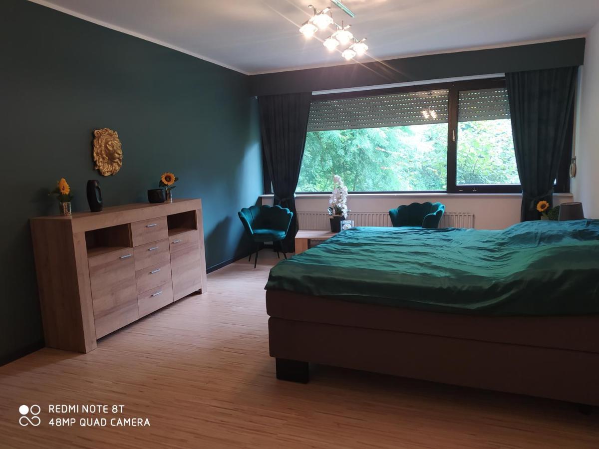 Park Villa Ferienwohnung Mit Pool Und 3 Schlafzimmer ユルツェン エクステリア 写真