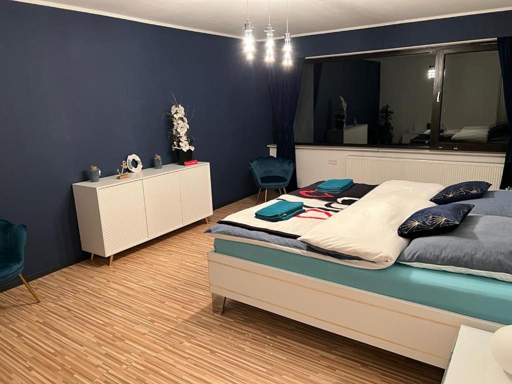 Park Villa Ferienwohnung Mit Pool Und 3 Schlafzimmer ユルツェン エクステリア 写真