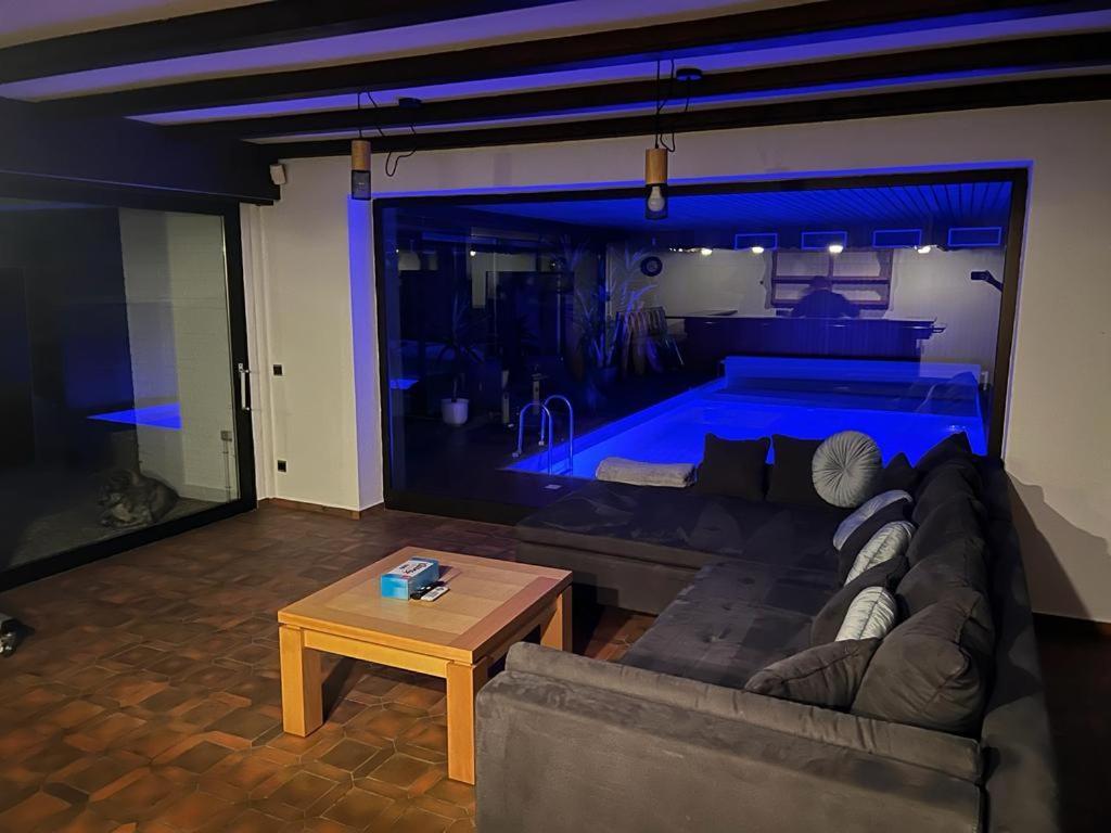Park Villa Ferienwohnung Mit Pool Und 3 Schlafzimmer ユルツェン エクステリア 写真