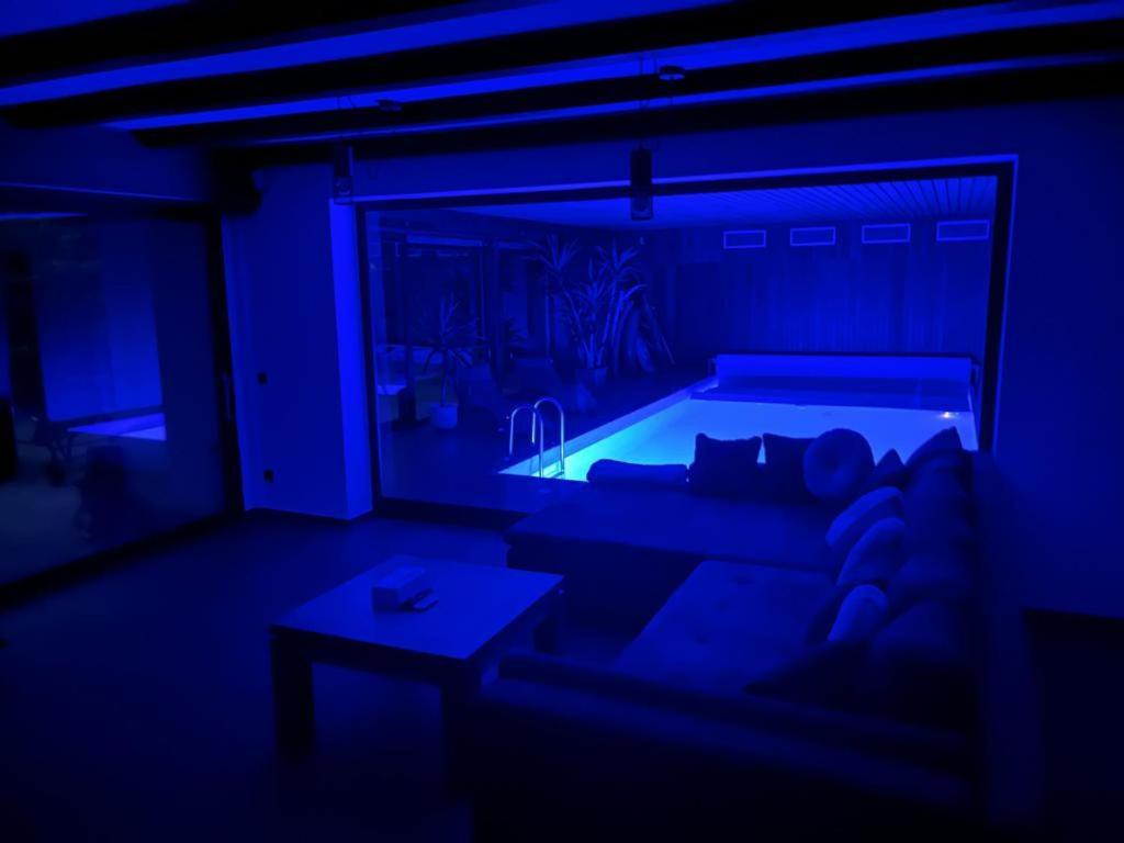 Park Villa Ferienwohnung Mit Pool Und 3 Schlafzimmer ユルツェン エクステリア 写真